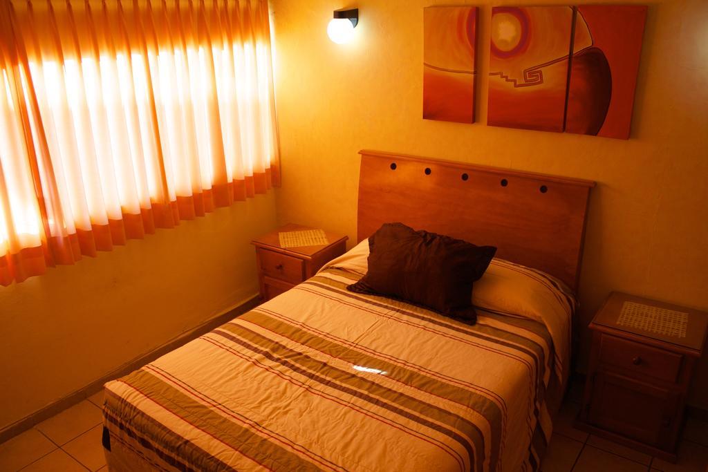 Residencia Los Angeles Bed & Breakfast Гуадалахара Екстериор снимка