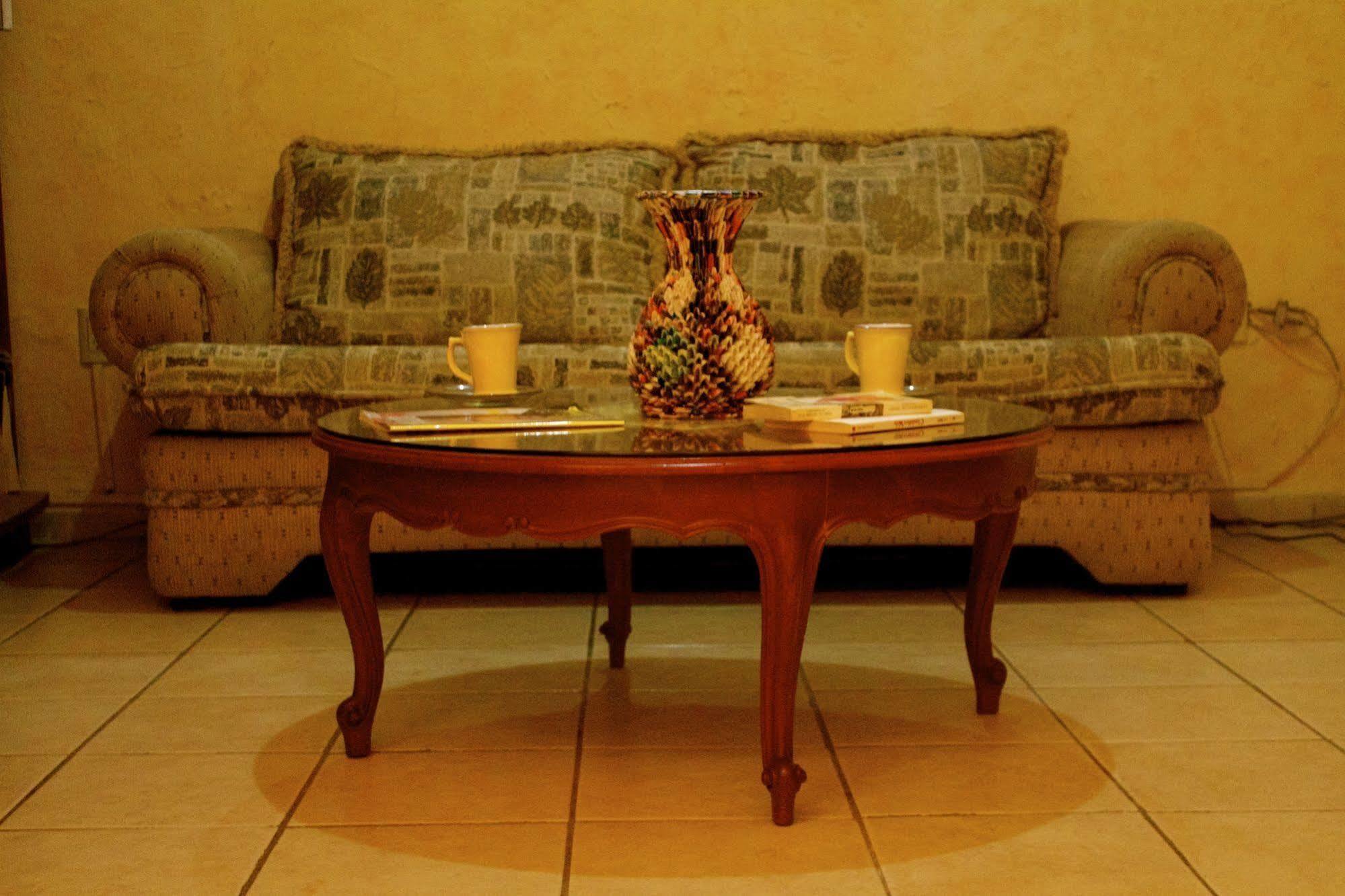Residencia Los Angeles Bed & Breakfast Гуадалахара Екстериор снимка
