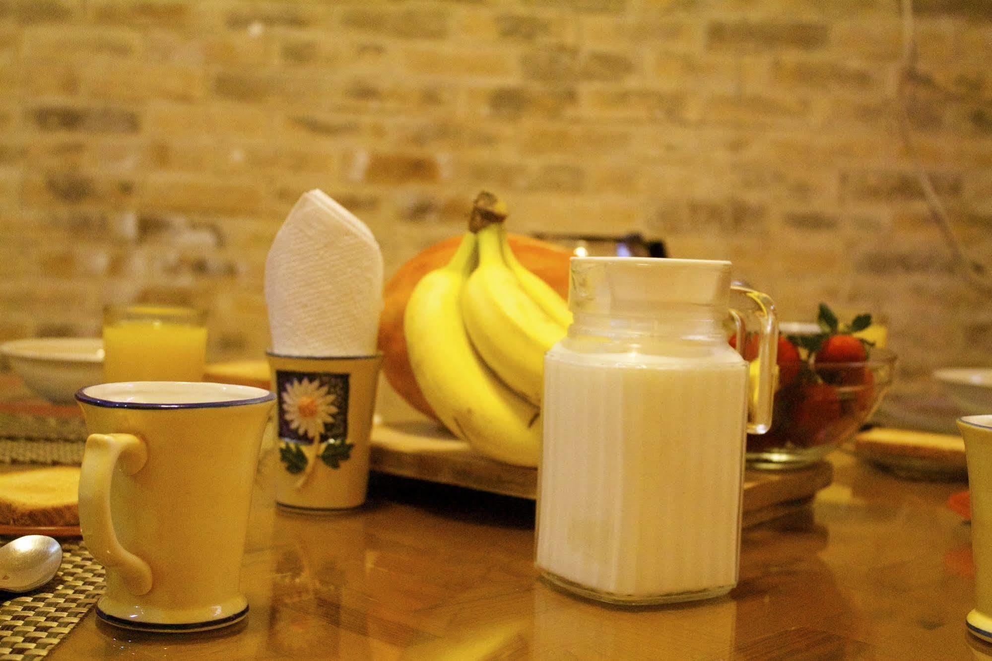 Residencia Los Angeles Bed & Breakfast Гуадалахара Екстериор снимка